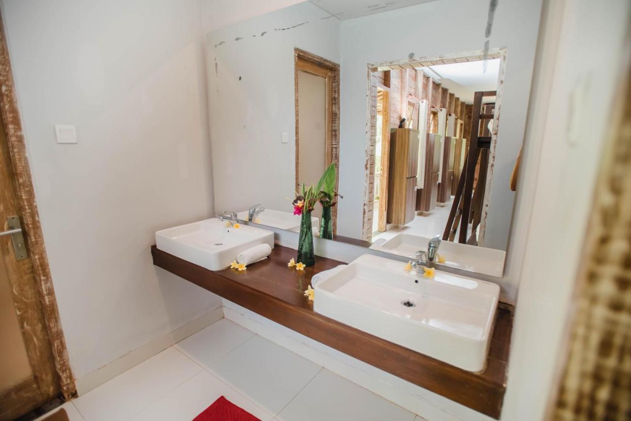 Acala Hostel & Reef Bar Toyapakeh Zewnętrze zdjęcie