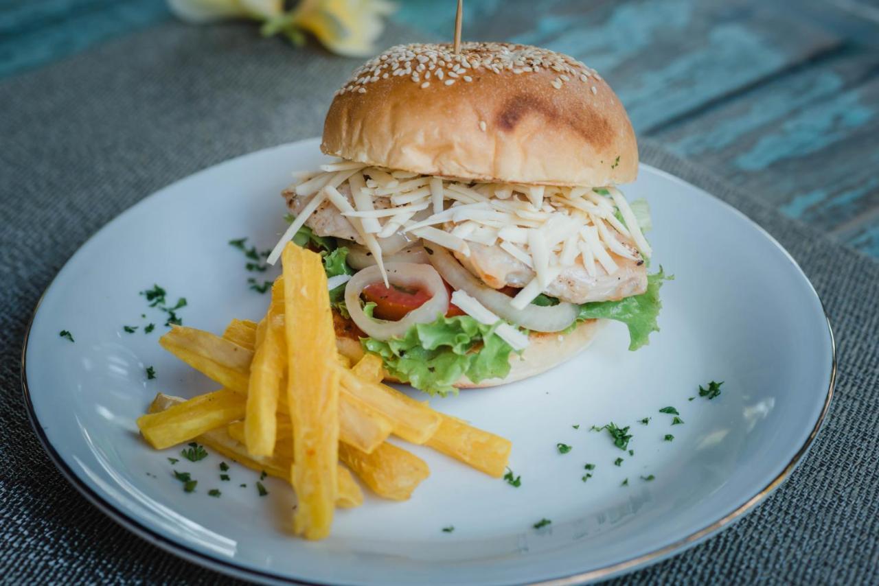 Acala Hostel & Reef Bar Toyapakeh Zewnętrze zdjęcie
