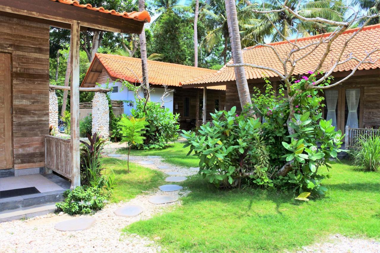 Acala Hostel & Reef Bar Toyapakeh Zewnętrze zdjęcie