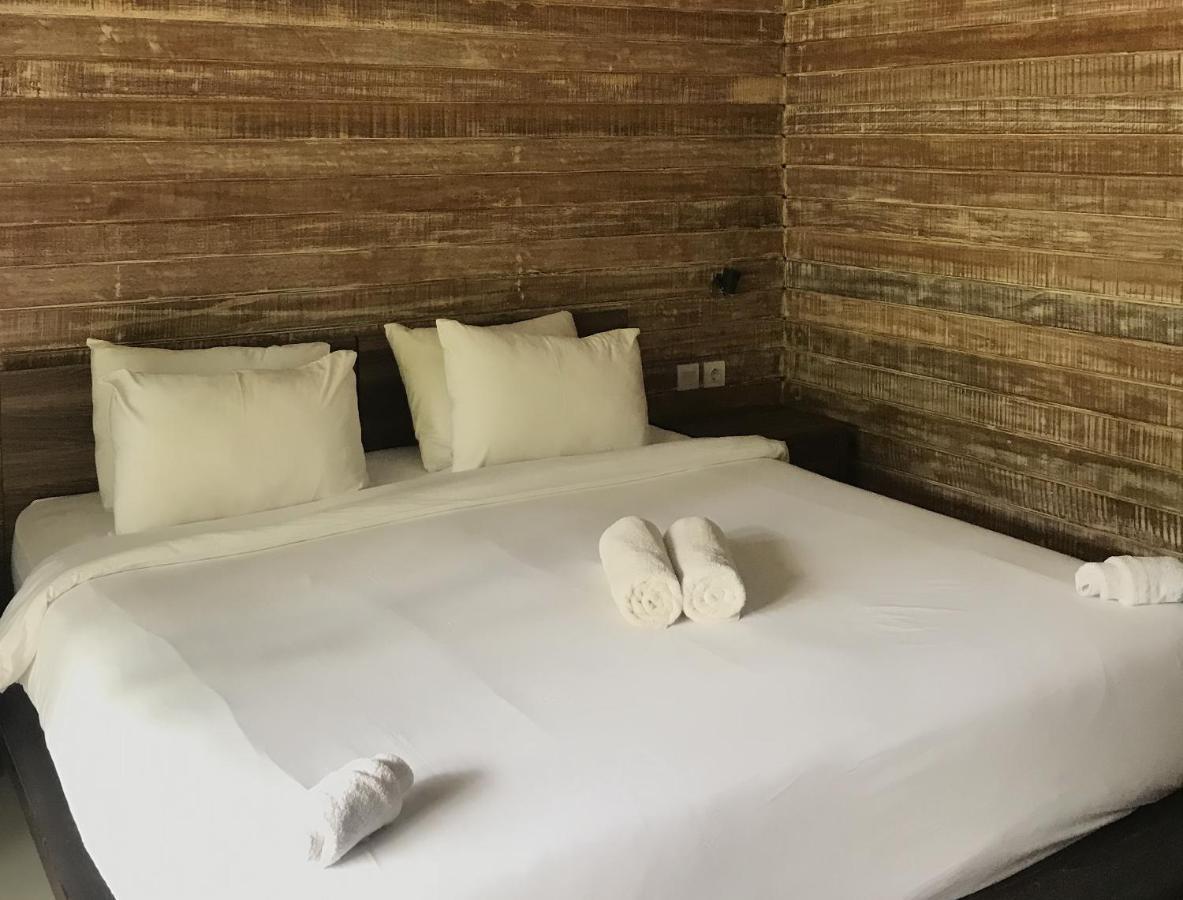 Acala Hostel & Reef Bar Toyapakeh Zewnętrze zdjęcie
