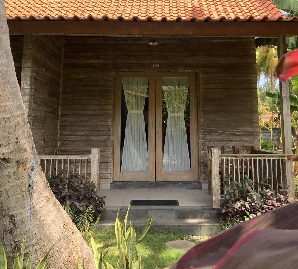 Acala Hostel & Reef Bar Toyapakeh Zewnętrze zdjęcie